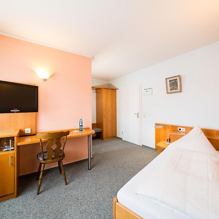 Hotel Restaurant Vater Rhein Woerth am Rhein Pokoj fotografie