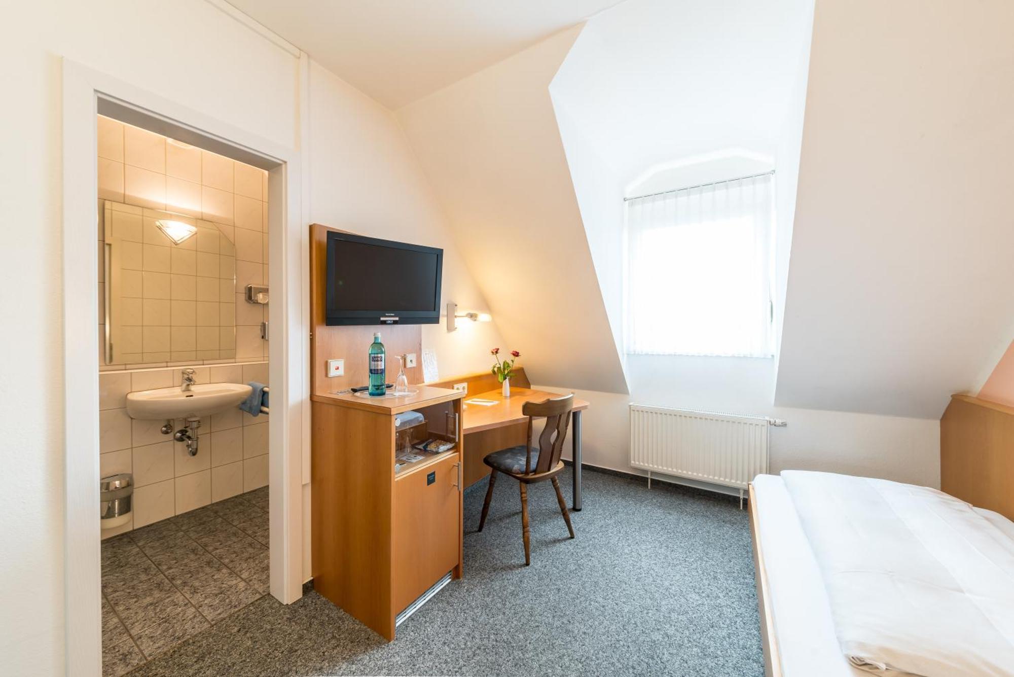Hotel Restaurant Vater Rhein Woerth am Rhein Pokoj fotografie