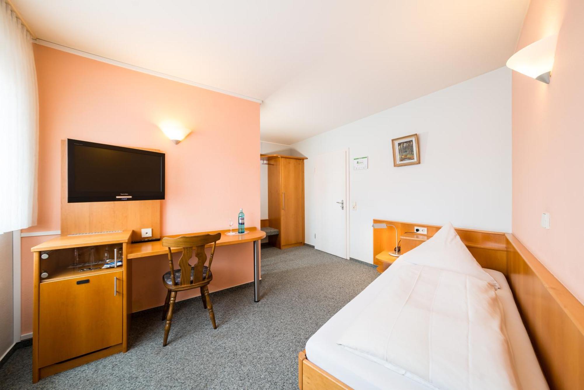 Hotel Restaurant Vater Rhein Woerth am Rhein Pokoj fotografie